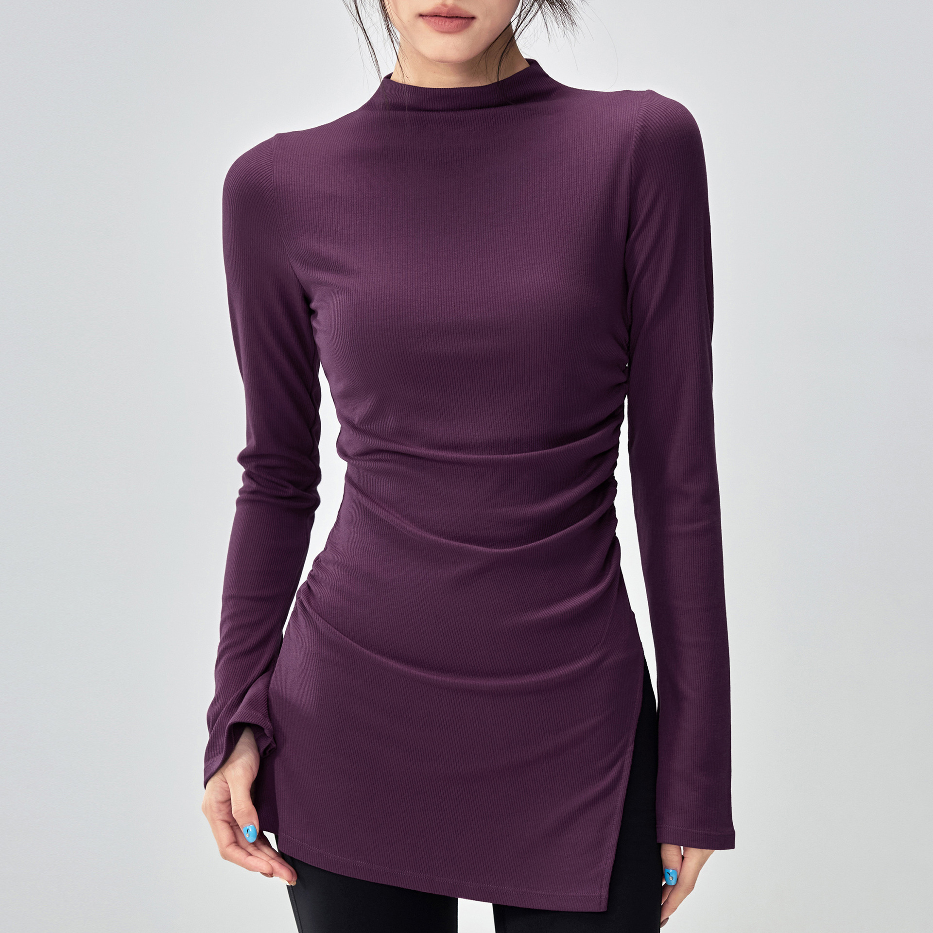 58. New high-neck yoga outfit with hip coverage, tight-fitting sportswear, flared long sleeves.