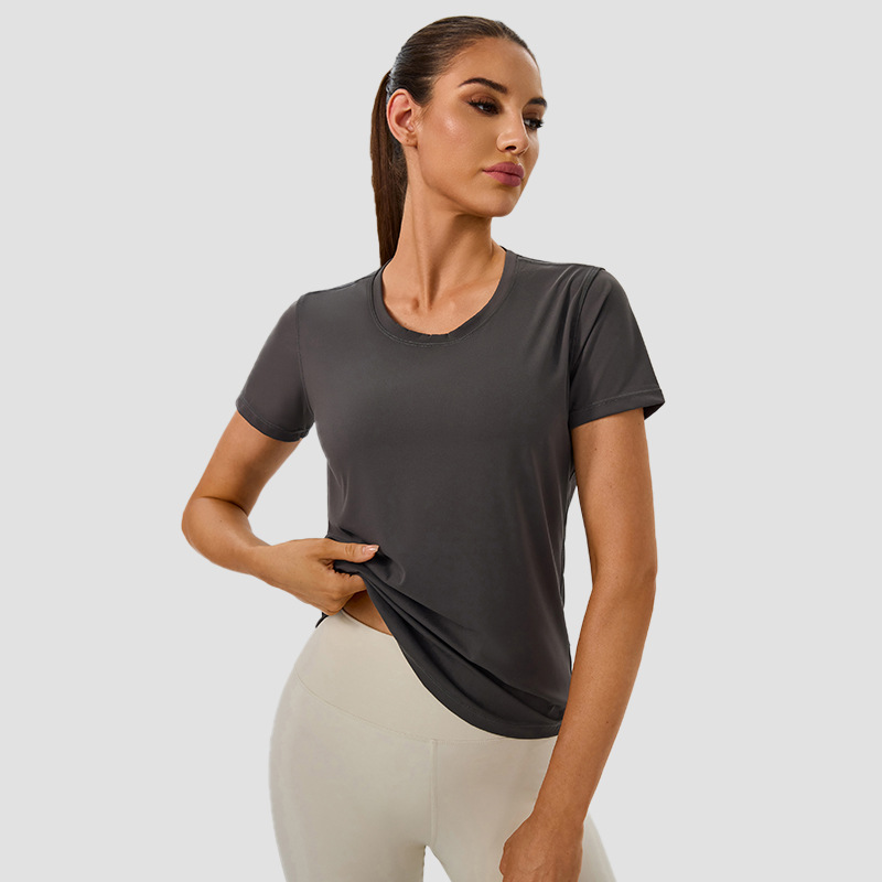 67. Bare-skin feel, breathable, yoga short-sleeved, loose-fitting, slimming, quick-drying running and fitness sports t-shirt for women.