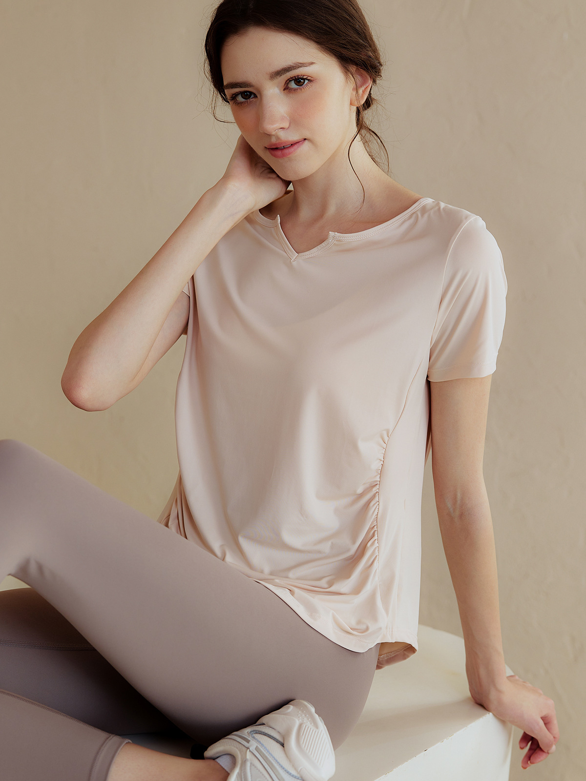 95. Loose-fitting plus-size yoga outfit for women, thin and lightweight, professional sports Pilates top, short-sleeved T-shirt, fitness wear.