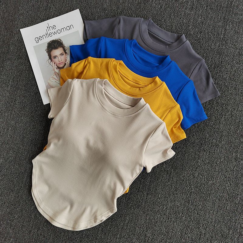 177. Women's short-sleeved running and fitness top with padded bra.