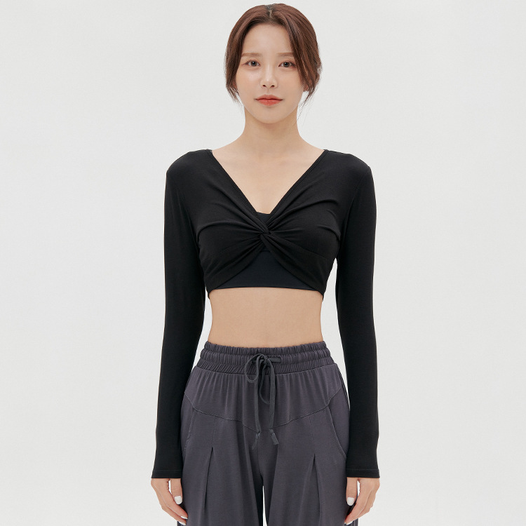 280. Sexy and stylish yoga T-shirt with criss-cross design at the chest.