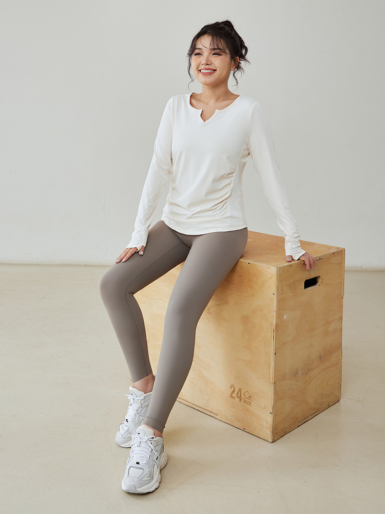 395. Slimming Long-Sleeve Top for Yoga and Running